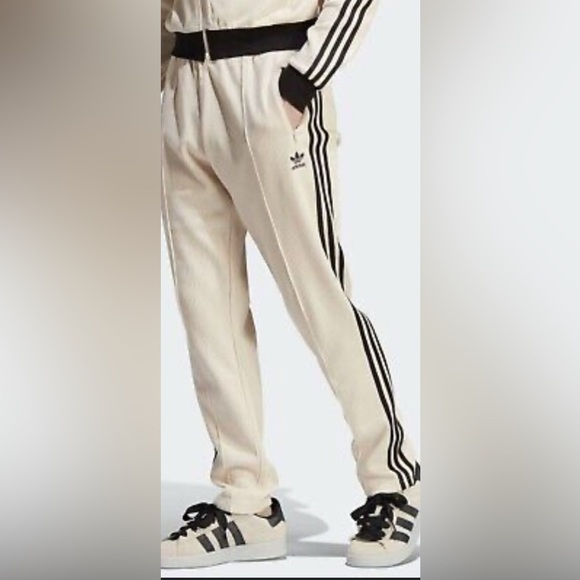 Adidas Unisex original superstar Cream Track Pants NWOT - Picture 3 of 10